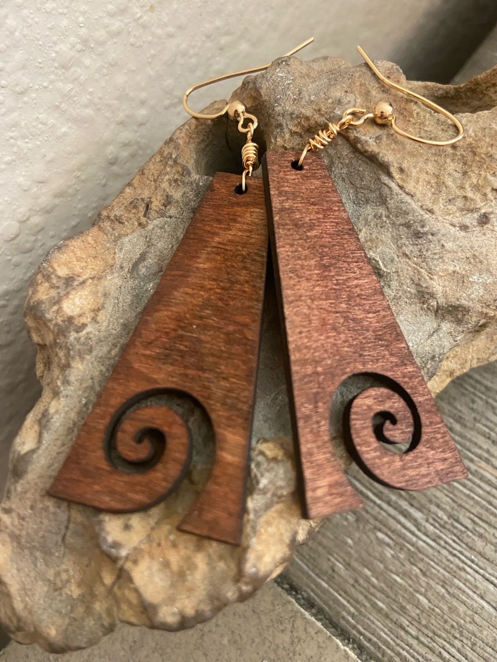 5/$10❤️❤️❤️NEW Handmade Hawaiian Wave Spiral Cut Wood Drop Earrings